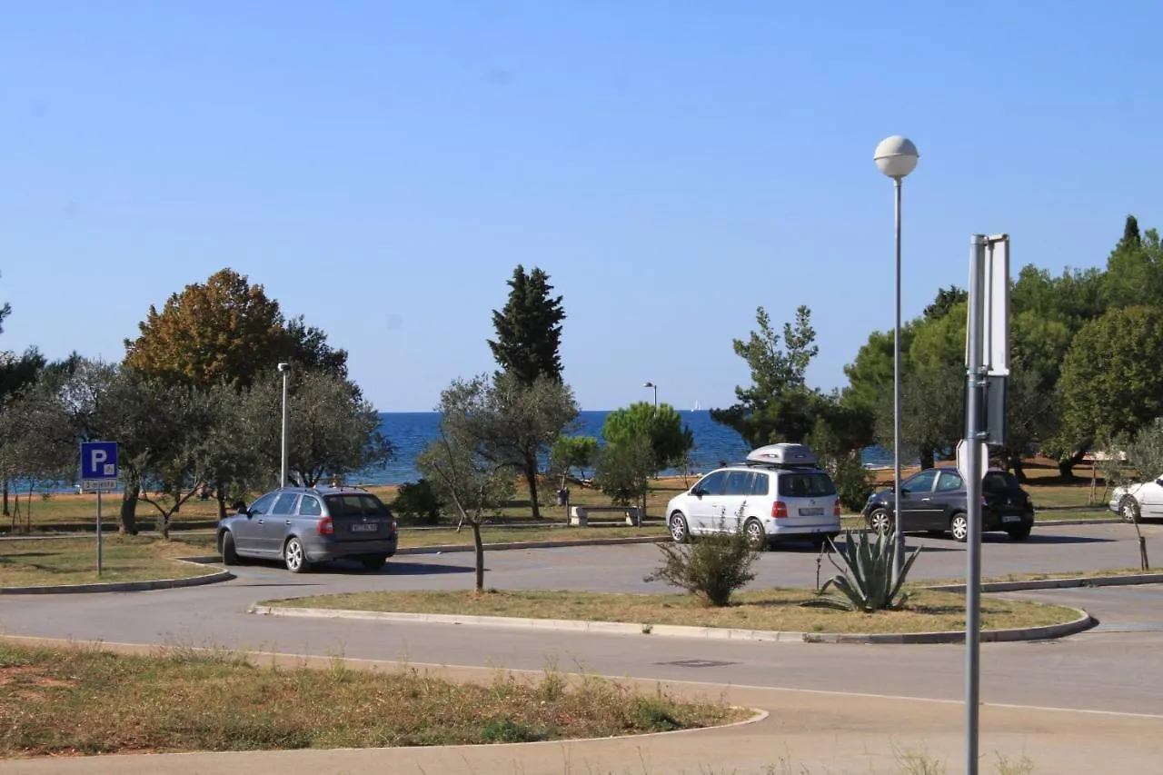 Apartments With A Parking Space Fazana - 7205 0*,  Croatia