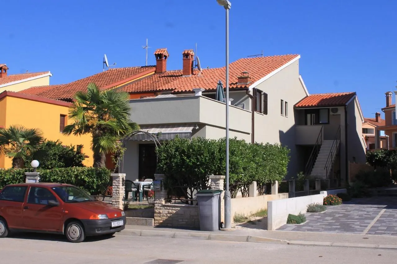 Apartments With A Parking Space Fazana - 7205