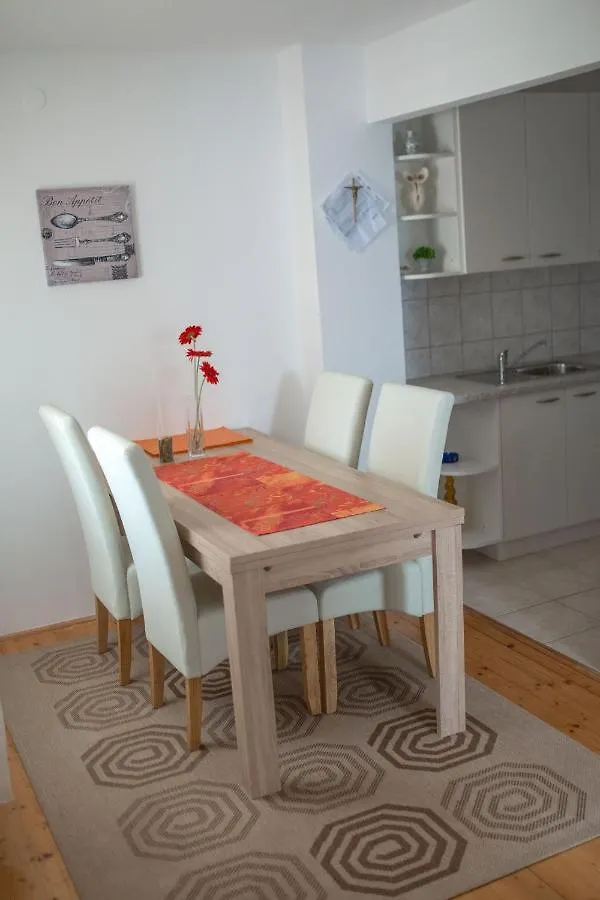 Apartments With A Parking Space Fazana - 7205