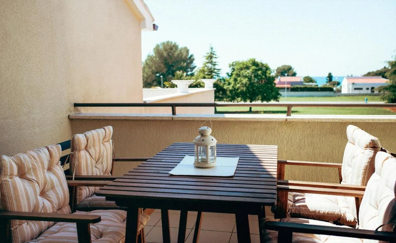 Apartments With A Parking Space Fazana - 7205
