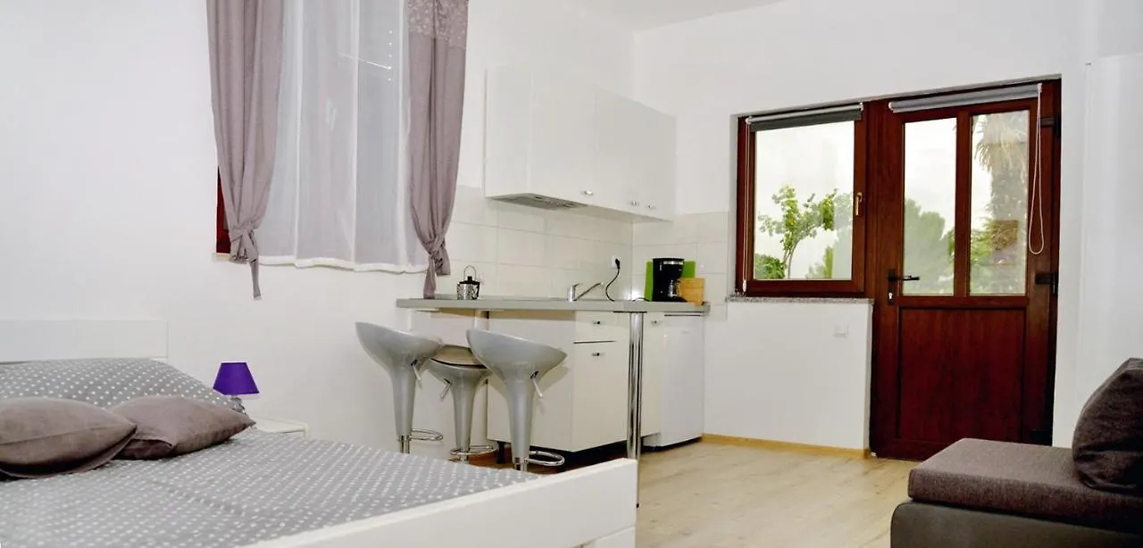 Apartments With A Parking Space Fazana - 7205