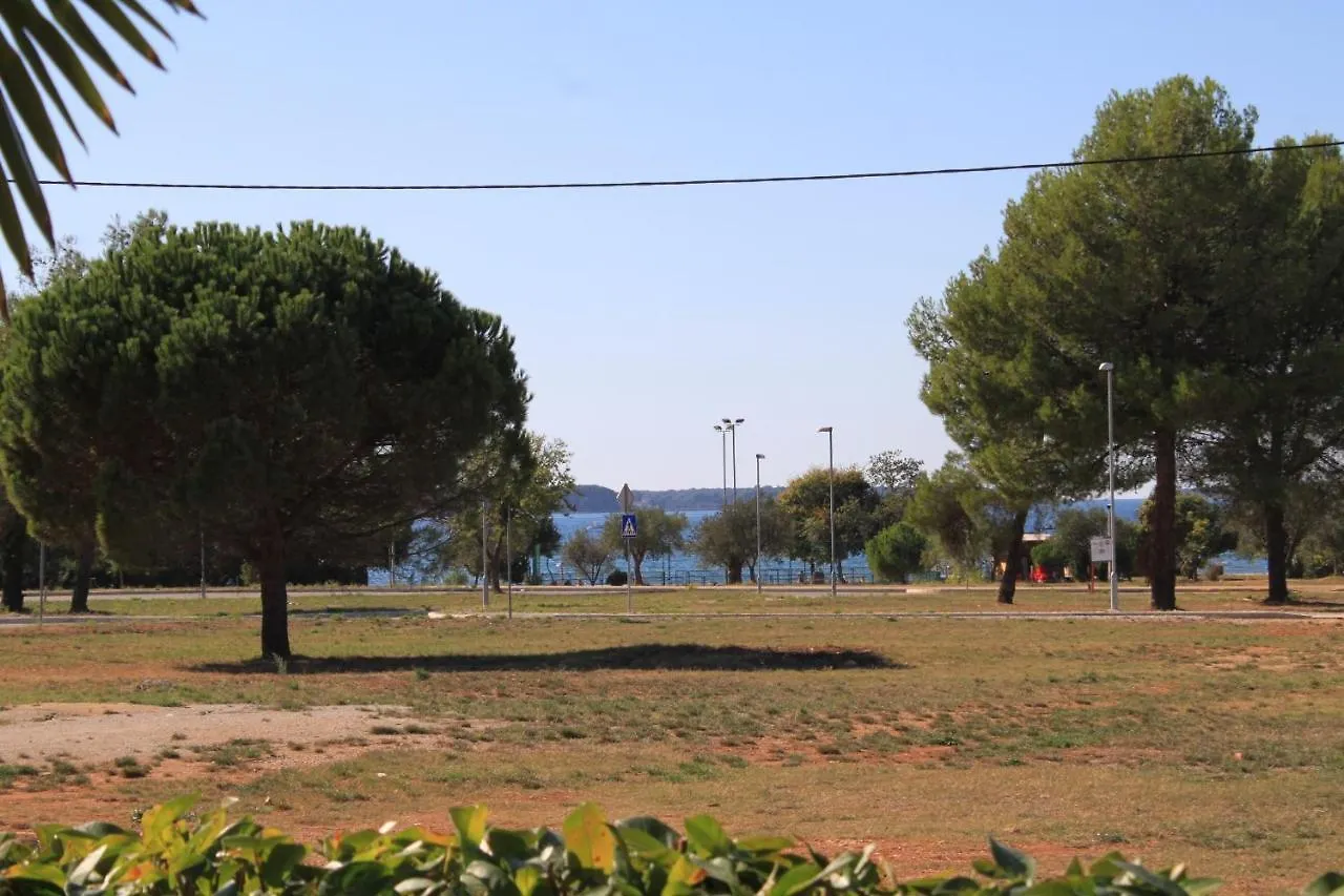 Apartments With A Parking Space Fazana - 7205