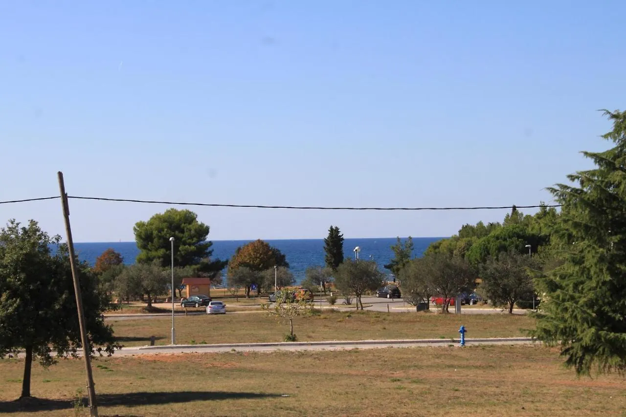 Apartments With A Parking Space Fazana - 7205 Croatia