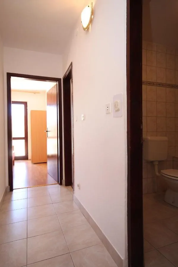Apartments With A Parking Space Fazana - 7205